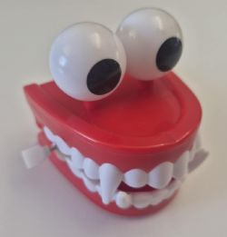 DENTIER QUI CLAQUE AVEC YEUX